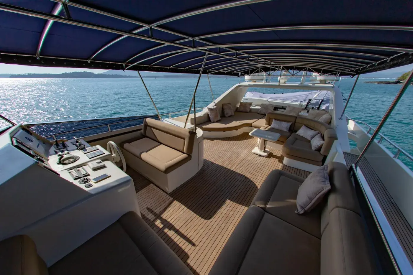 Yacht Y8, Chalong Pier