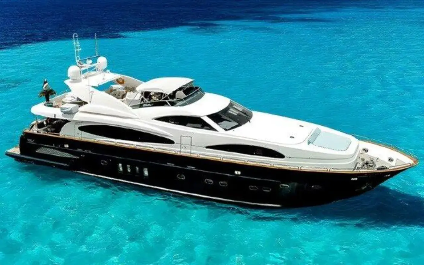 Yacht Y11, Ao Po Pier