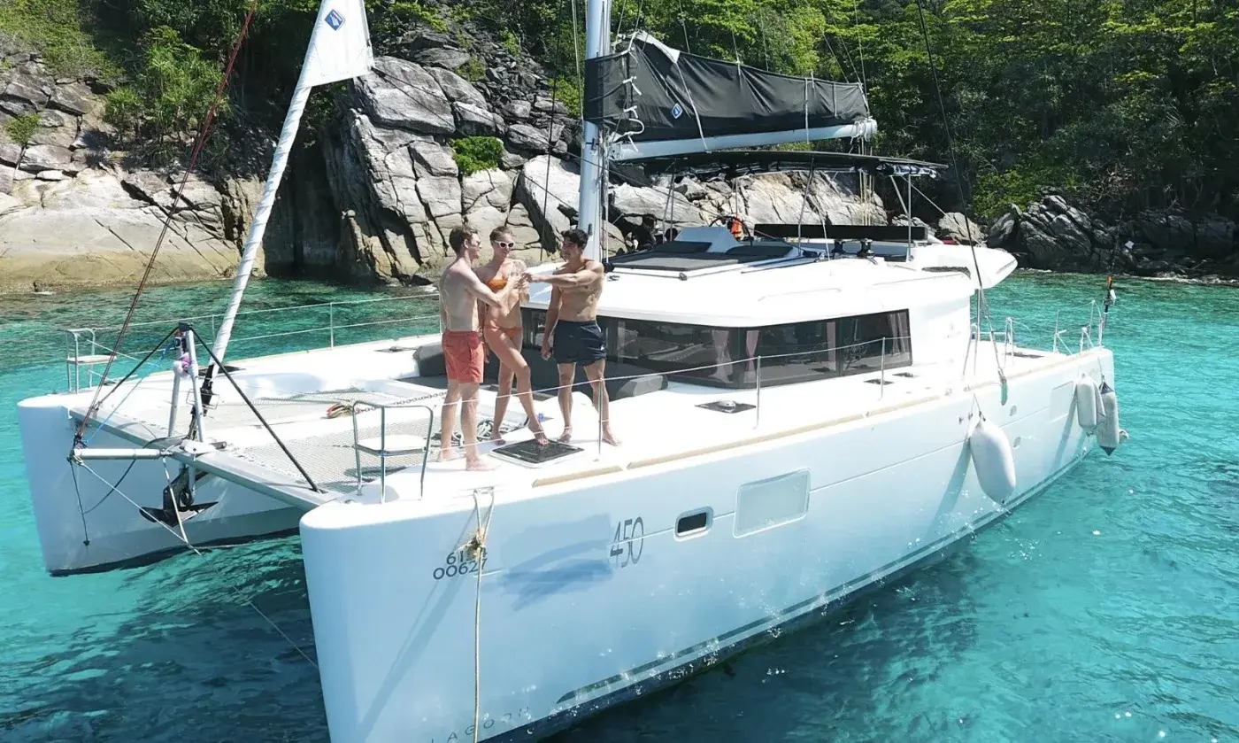 Yacht Y3, Chalong Pier