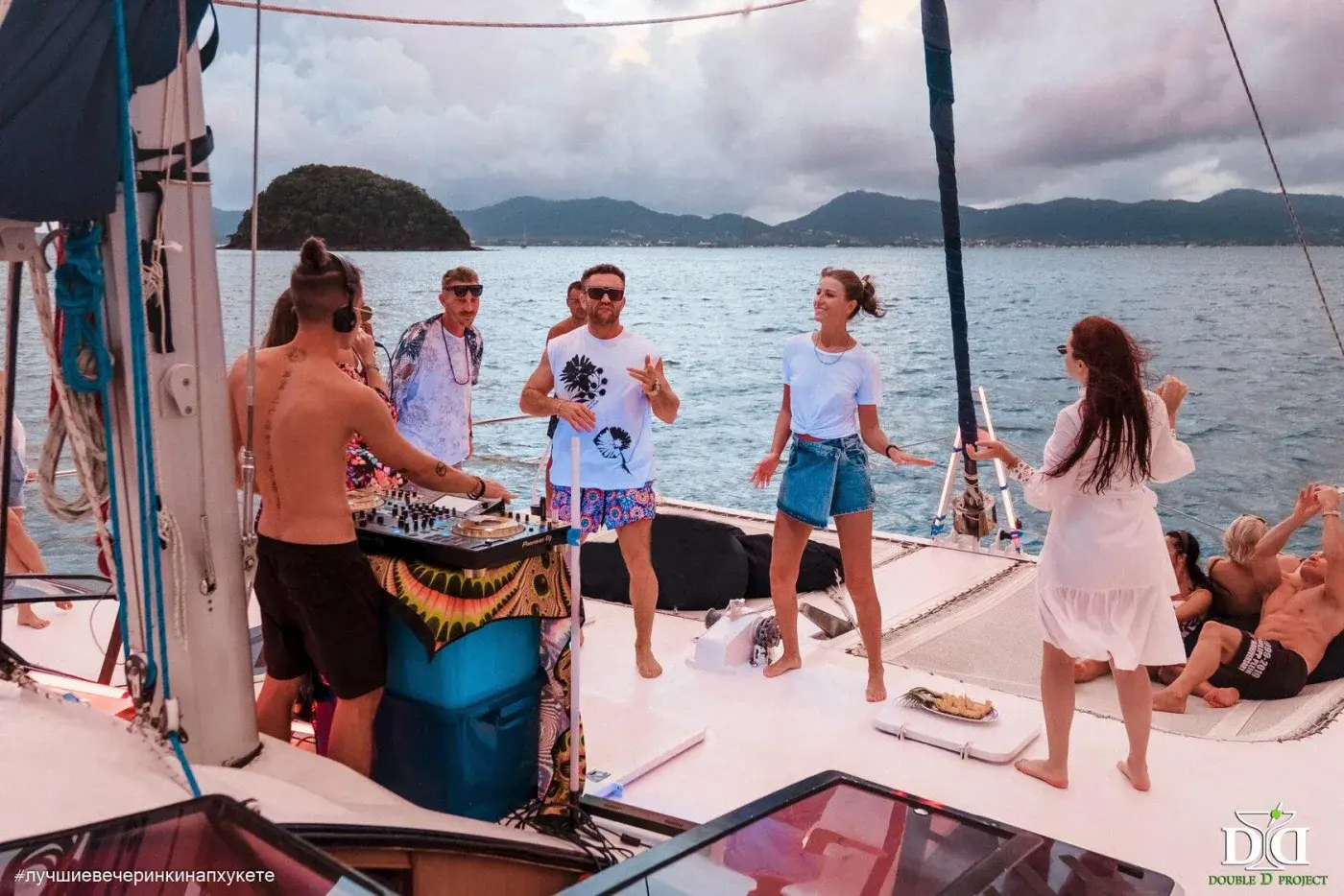 Yacht Party Angelica — a night catamaran party in Phuket — photo 11