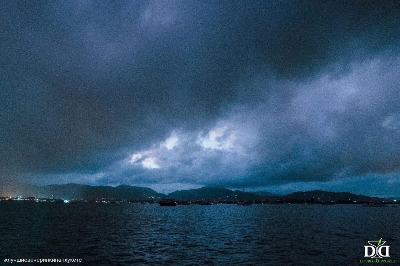 Yacht Party Angelica — a night catamaran party in Phuket — photo 6