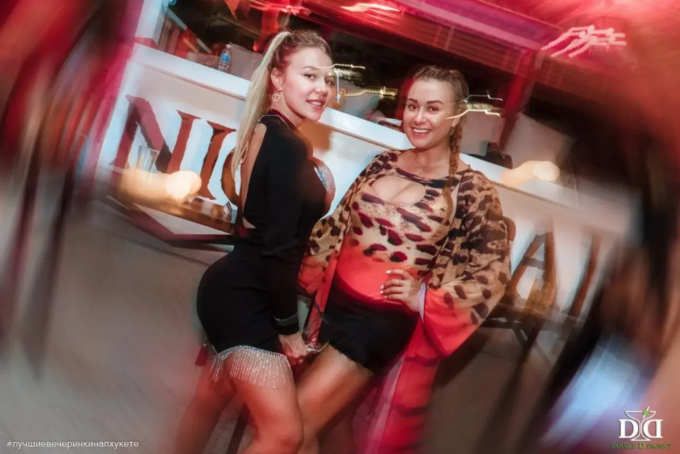 Red Velvet Party — a red dress code party in Phuket — photo 4