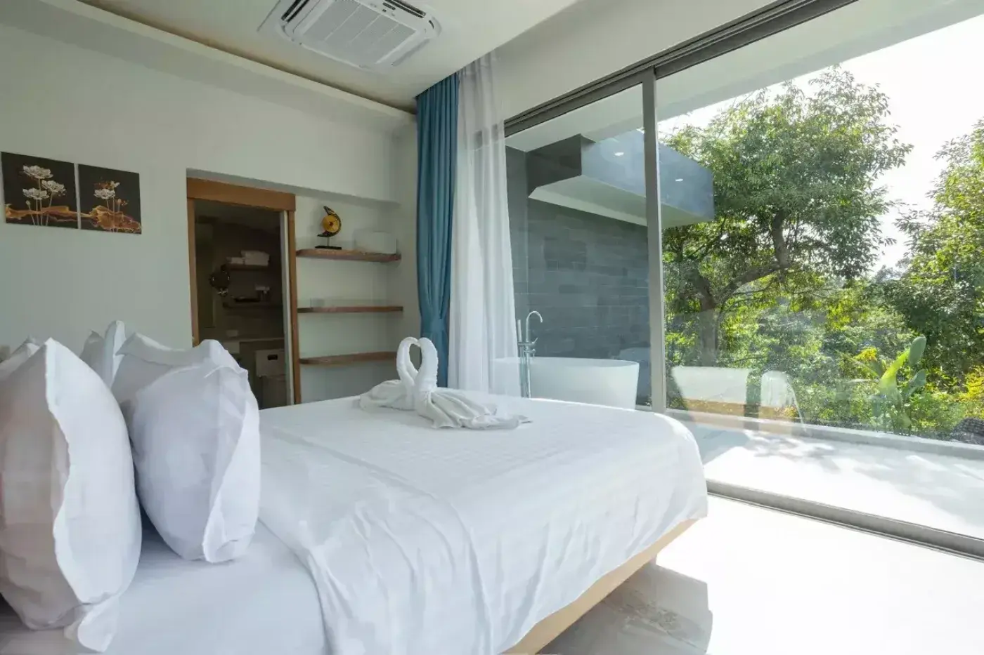Villa V3 Breeze, Surin