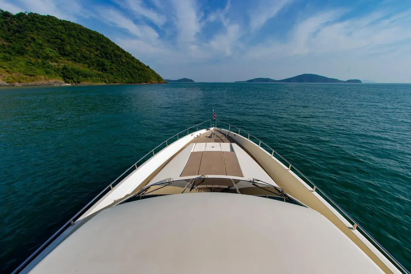 Yacht Y8, Chalong Pier