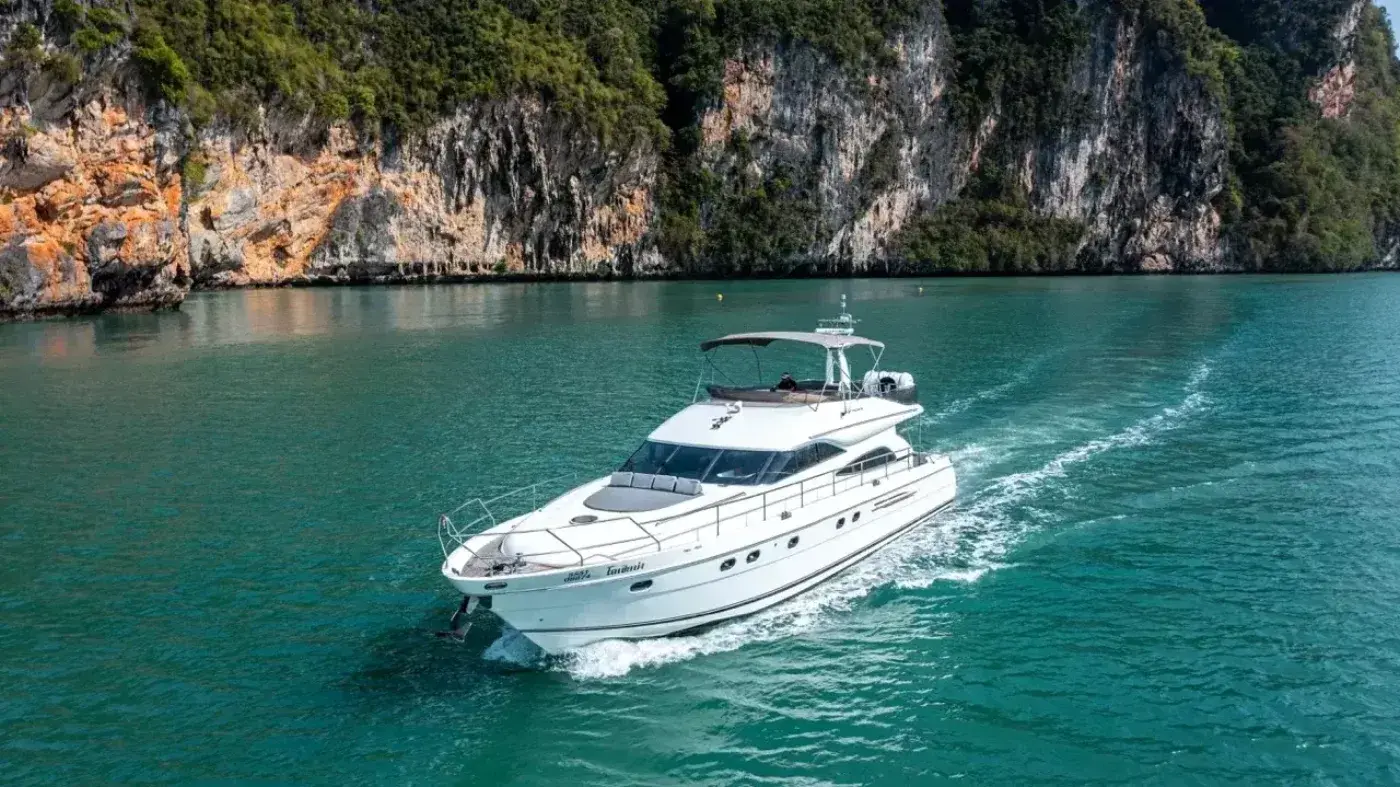 Yacht Y9 Oceana, Ao Po Pier