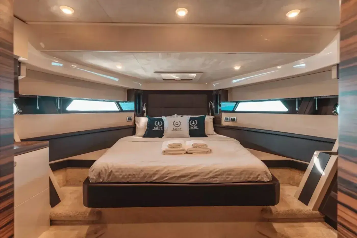 Yacht Y9 Cranci, Ao Po Pier