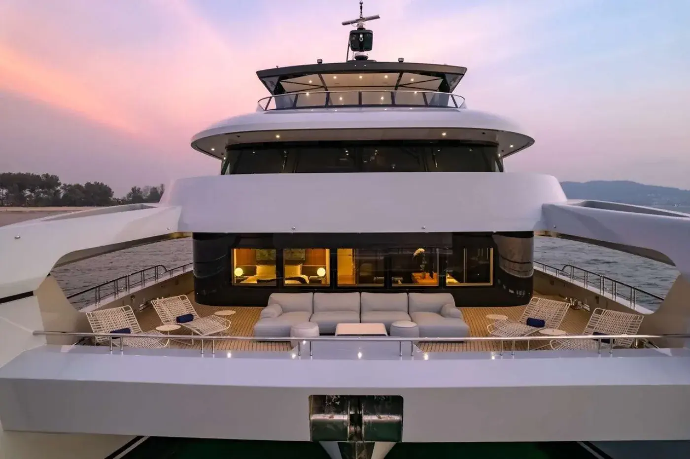 Yacht Y12, Ao Po Pier
