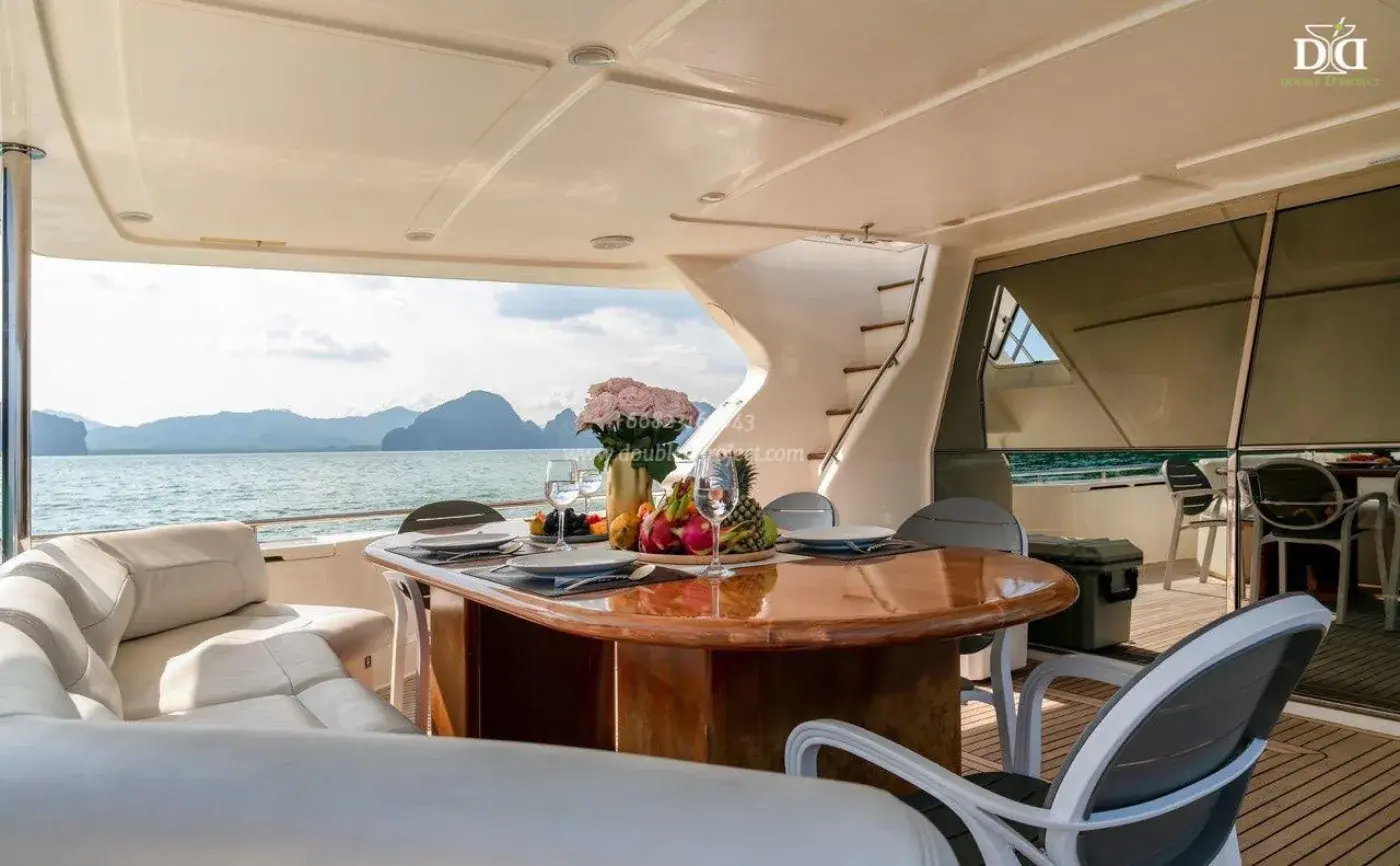 Yacht Y9, Ao Po Pier