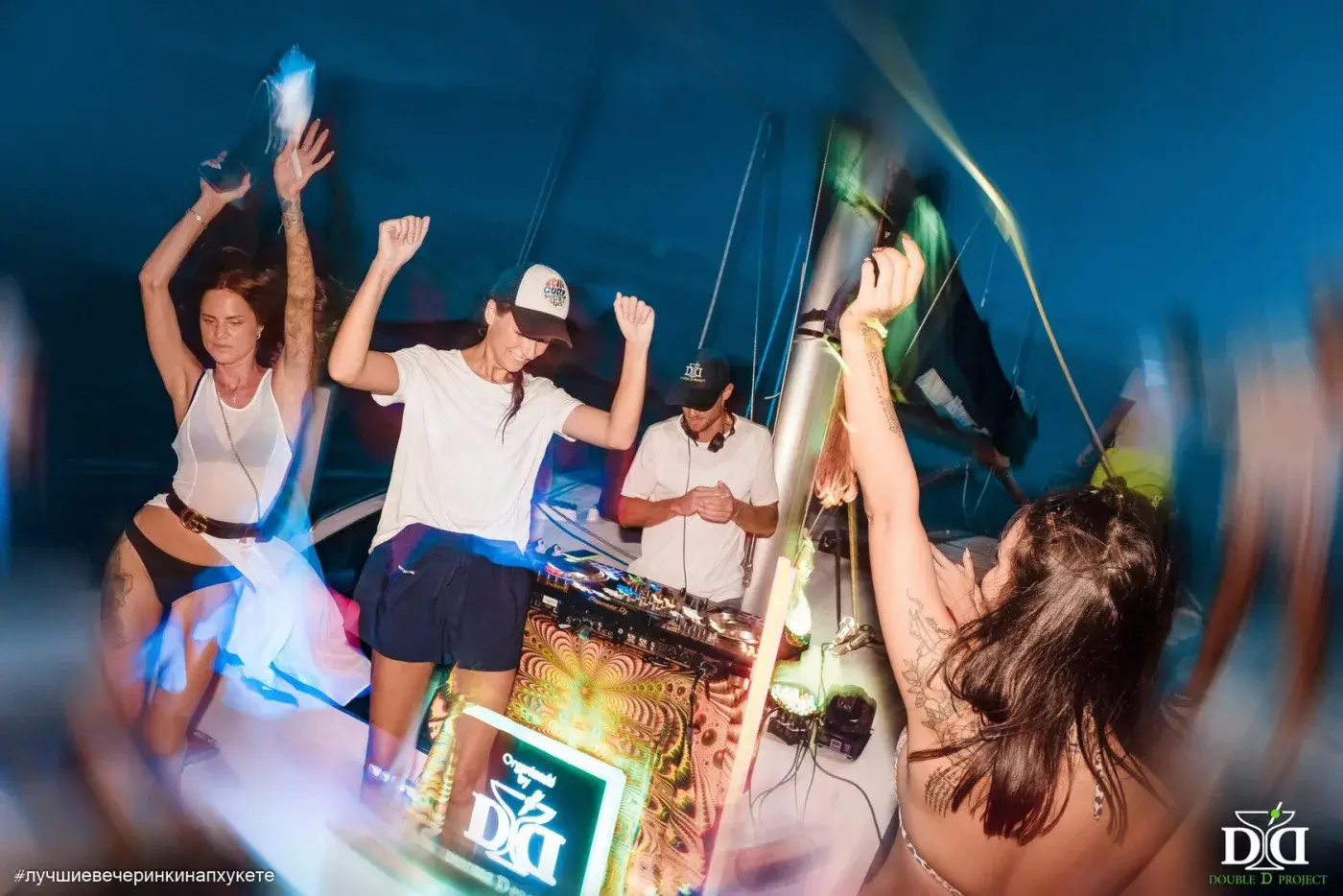 Yacht Party “Ella”——普吉岛双体船派对 — 照片 2