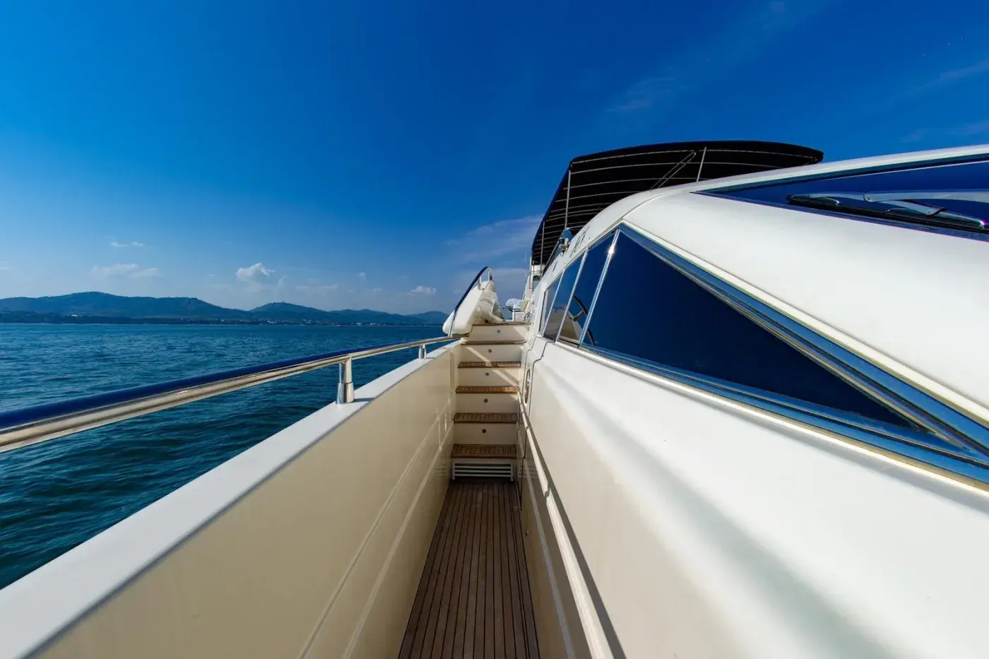 Yacht Y8, Chalong Pier