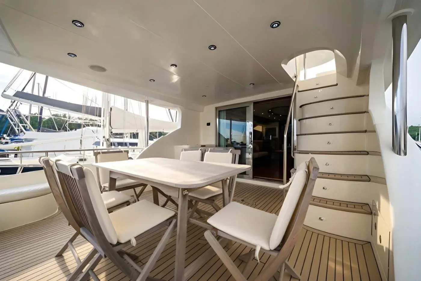 Yacht Y9 Jacuzzi, Ao Po Pier