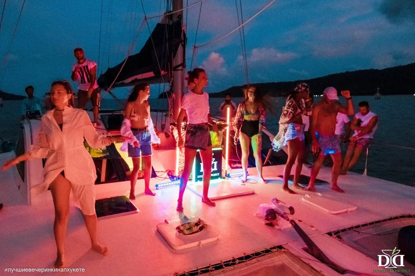 Yacht Party Angelica — a night catamaran party in Phuket — photo 7