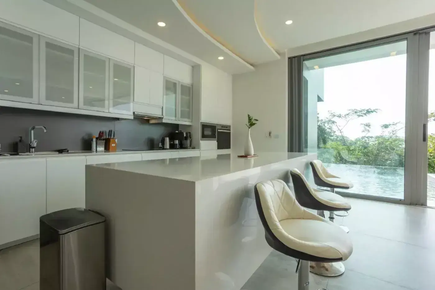 Villa V3 Breeze, Surin