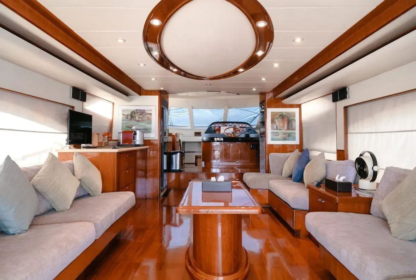 Yacht Y9 Jacuzzi, Ao Po Pier