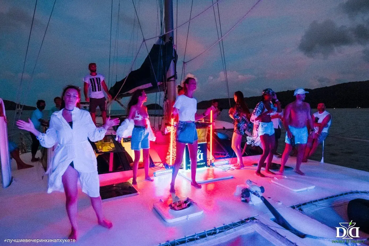 Yacht Party Angelica — a night catamaran party in Phuket — photo 4