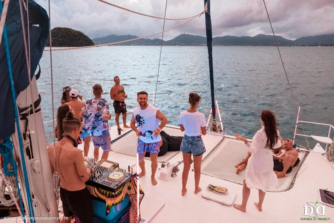 Yacht Party Angelica — a night catamaran party in Phuket — photo 10