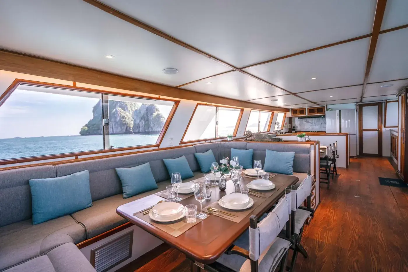 Yacht Y7, Ao Po Pier