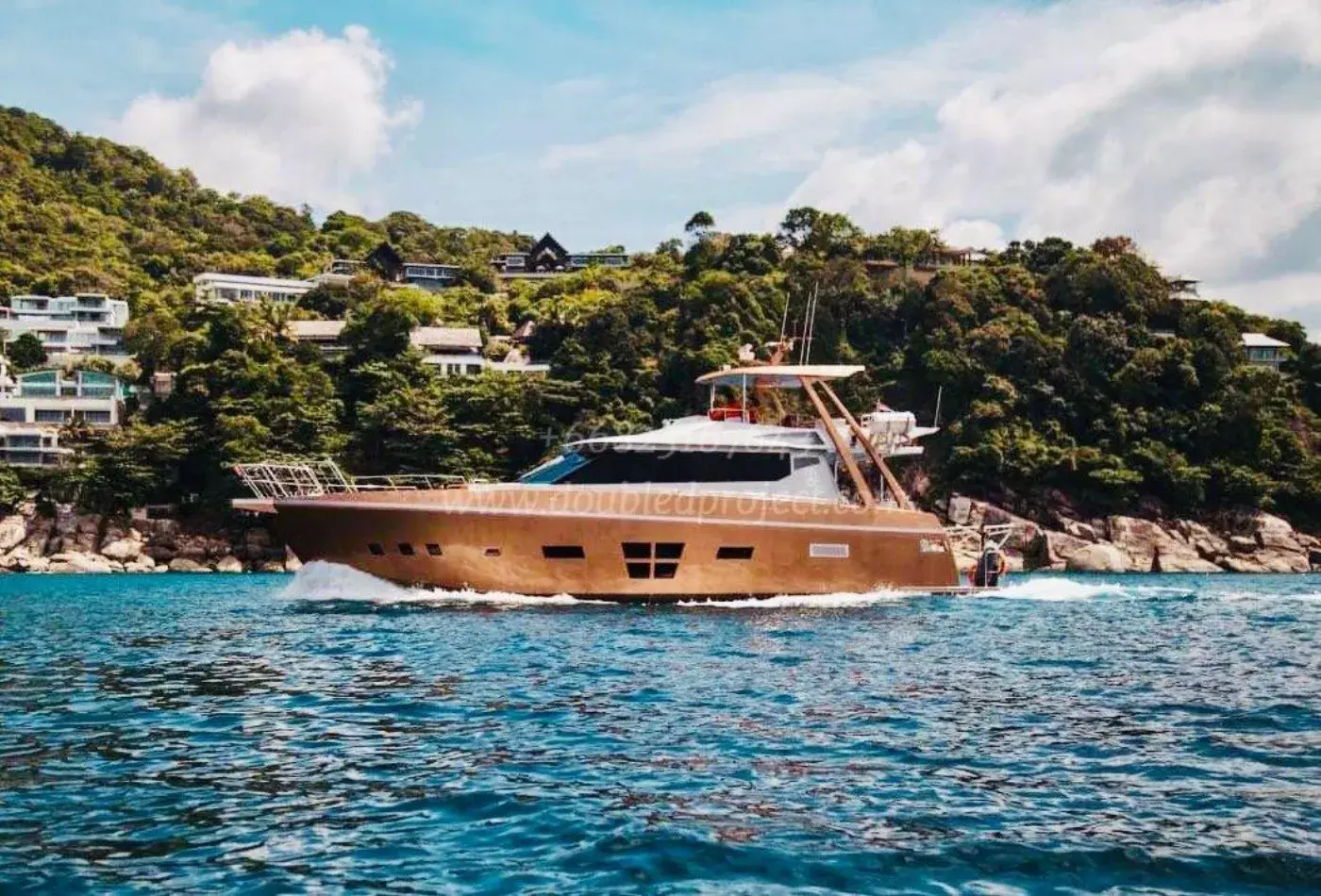 Yacht Y10, Ao Po Pier