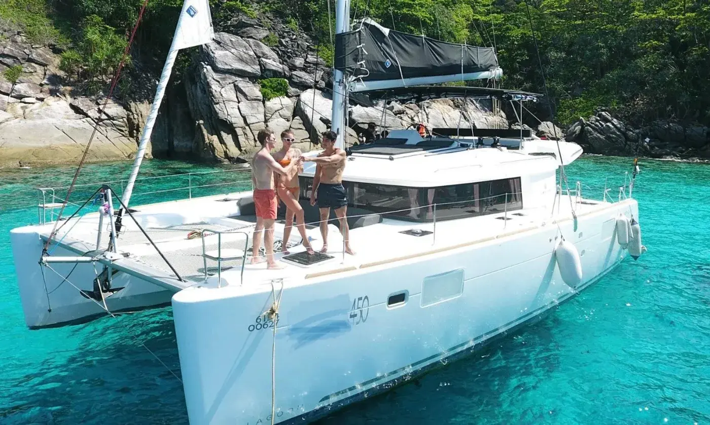 Yacht Y3, Chalong Pier