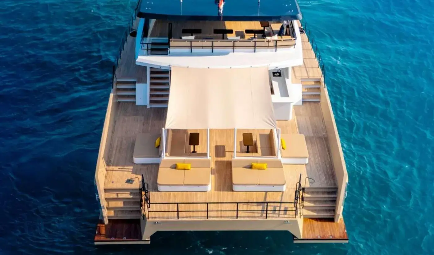 Yacht Y12 P, Ao Po Pier