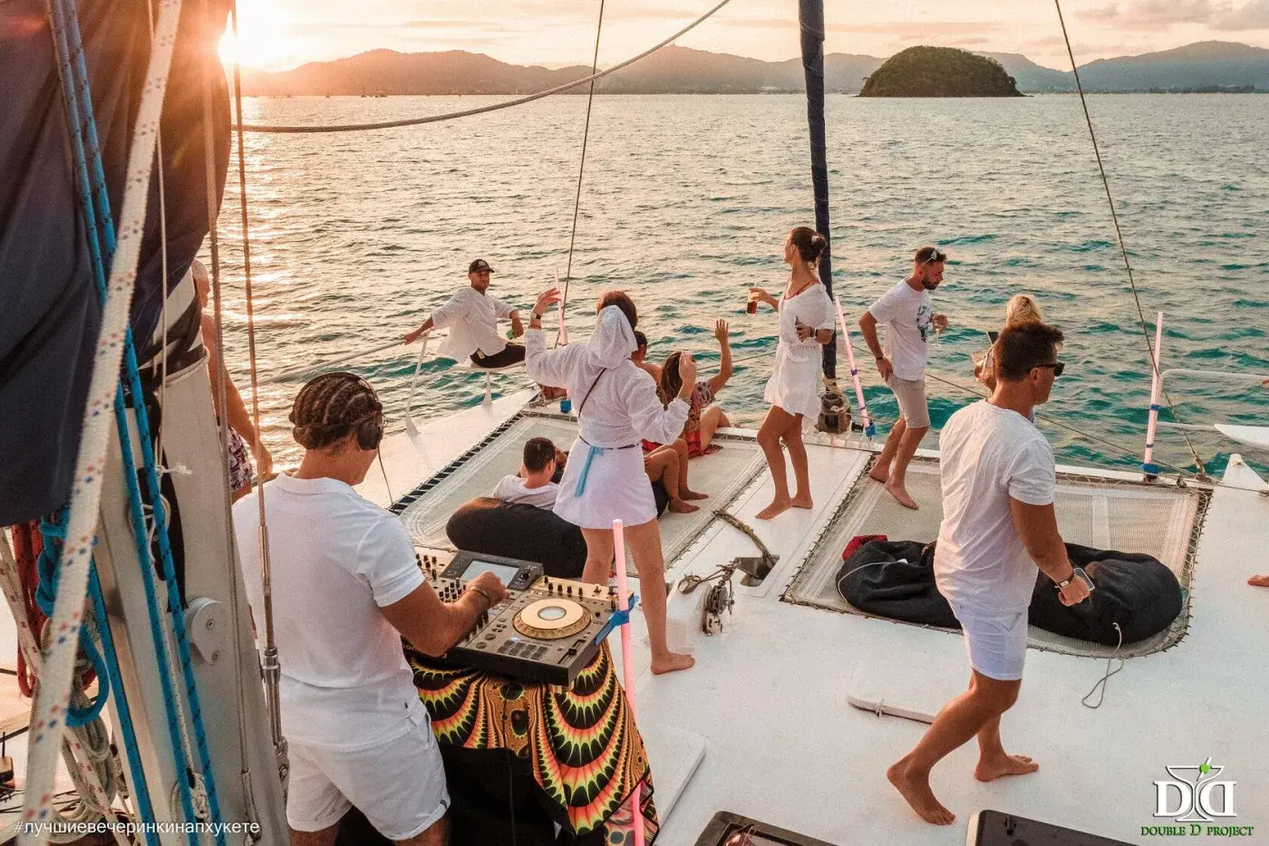 Yacht Party Bohemian — a DJ set on the water — photo 7