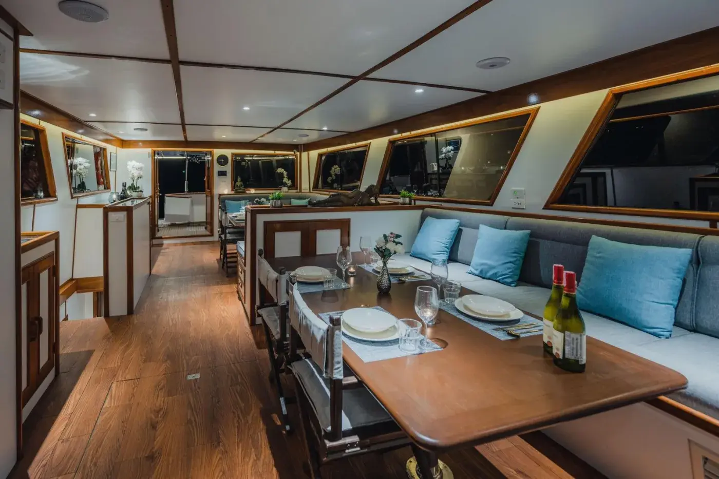Yacht Y7, Ao Po Pier