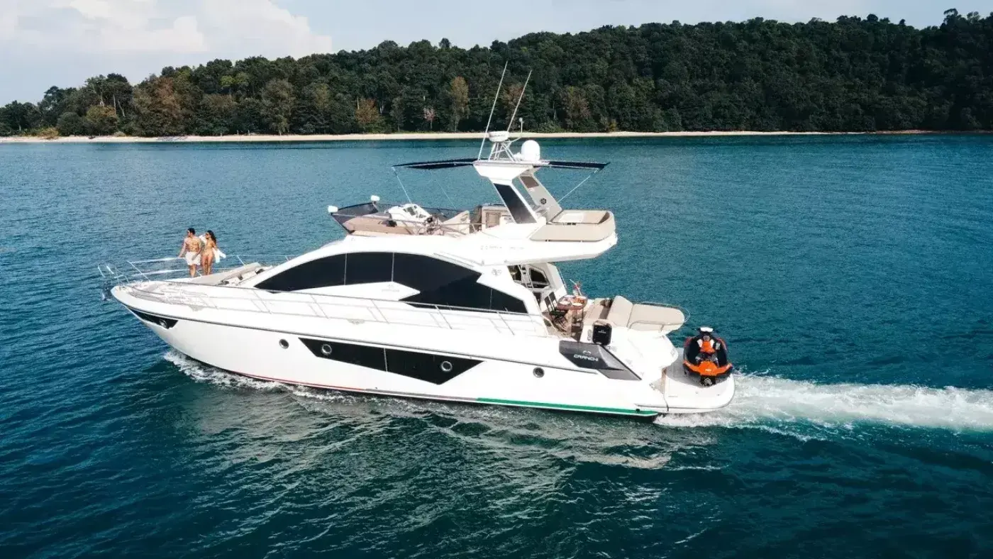 Yacht Y9 Cranci, Ao Po Pier