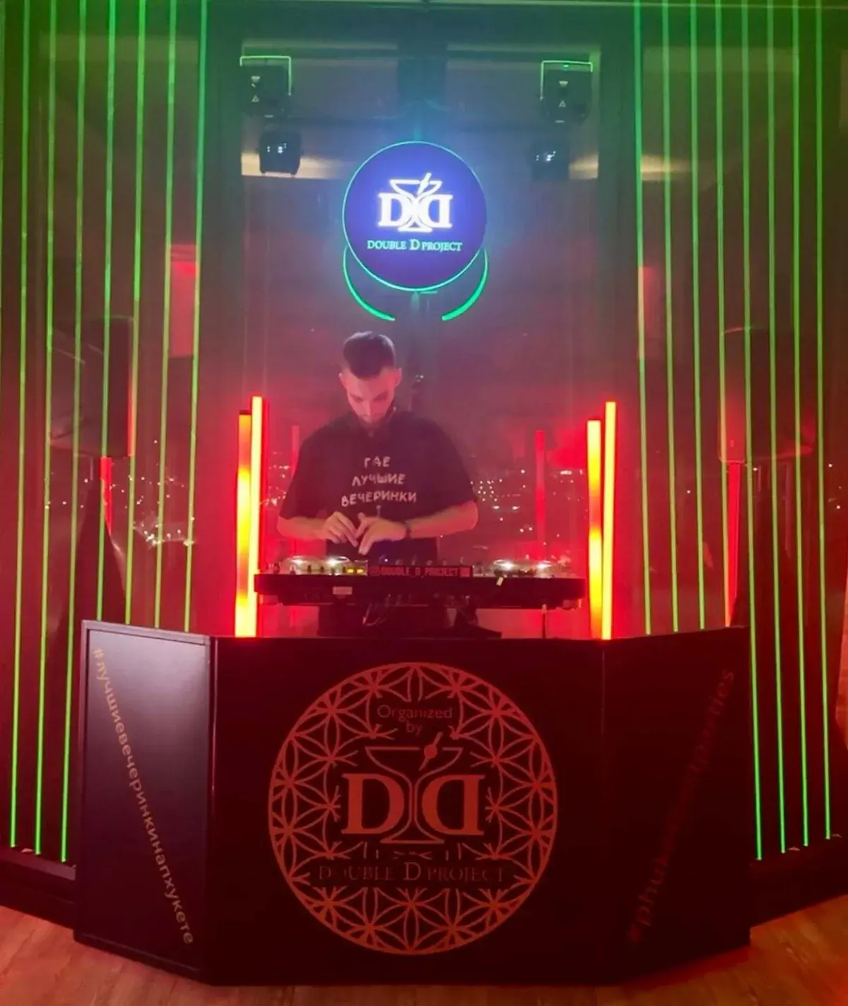 DJ 激光笼